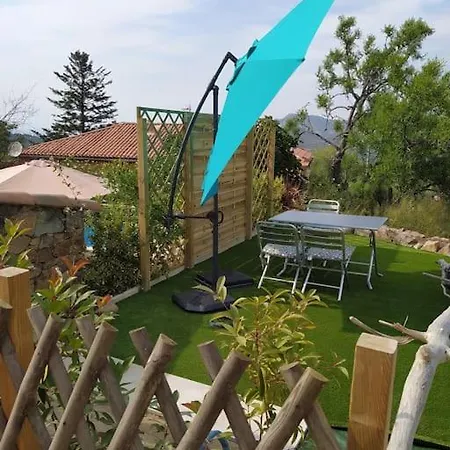 Duplex Avec Jardin, Proche Village Apartment *